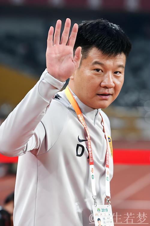 辽宁铁人教头李金羽荣膺中甲顶级教练称号 辽宁铁人教头李金羽荣膺中甲顶级教练称号